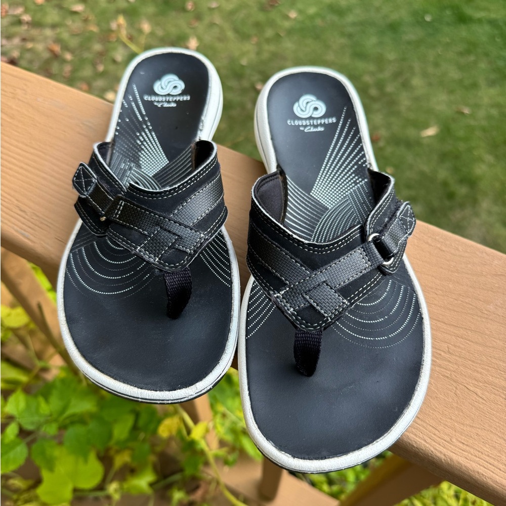 Clarks Cloudsteppers Black and White Sandals